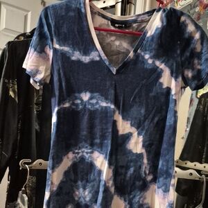 DKNY Blue and White Tie-Dye V-Neck Tee